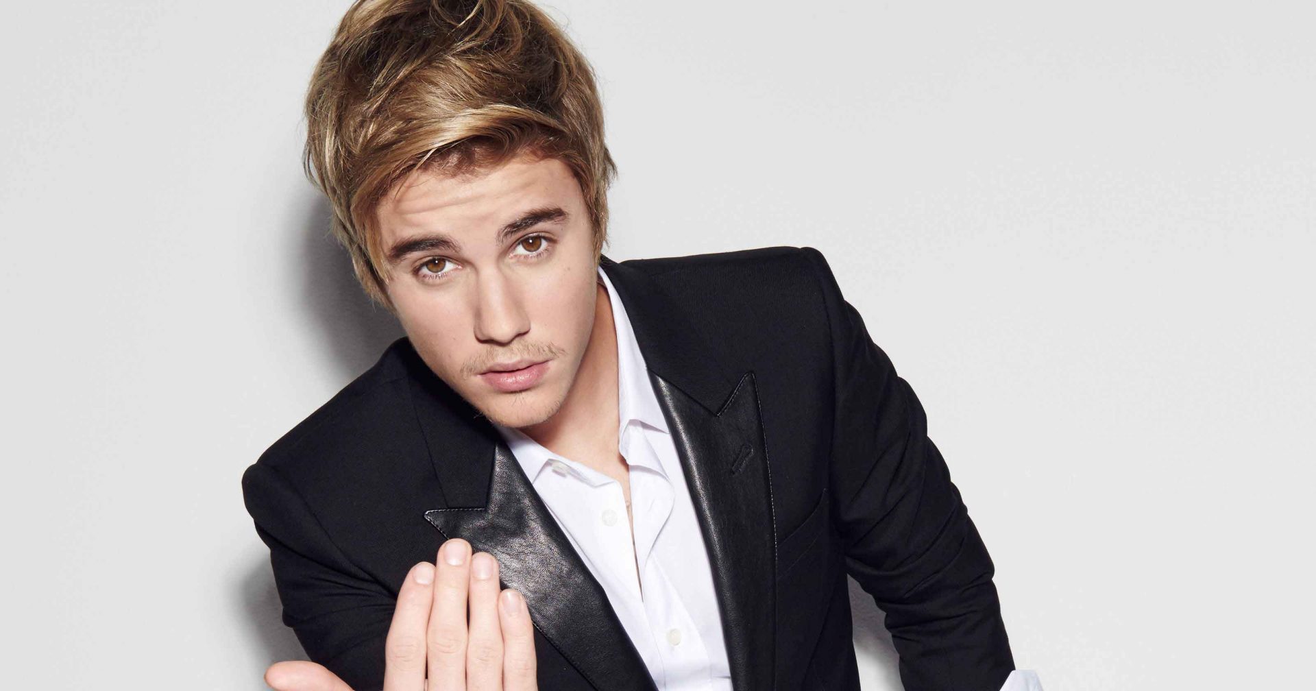 Justin Bieber Biography - Age, DOB, Family, Images, Albums, Awards etc