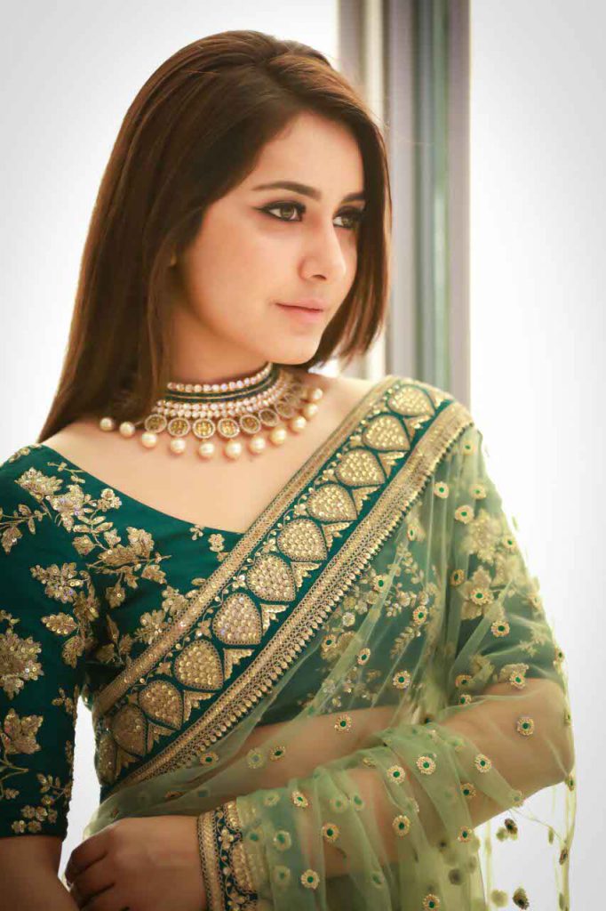 Rashi Khanna Biography - Age, DOB, Height, Weight, Awards, Family