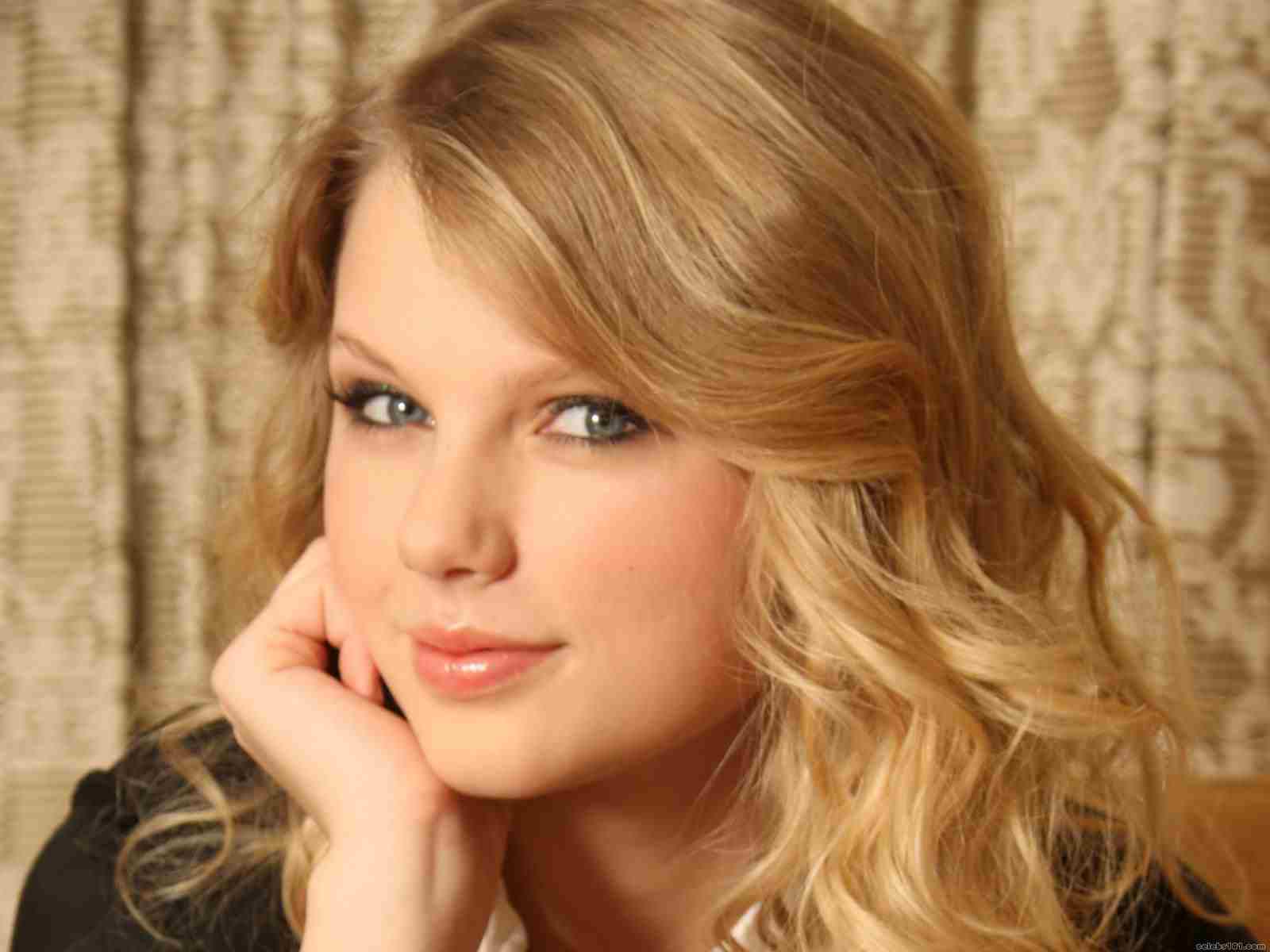 taylor swift biography online
