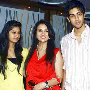 poonam dhillon son and daughter