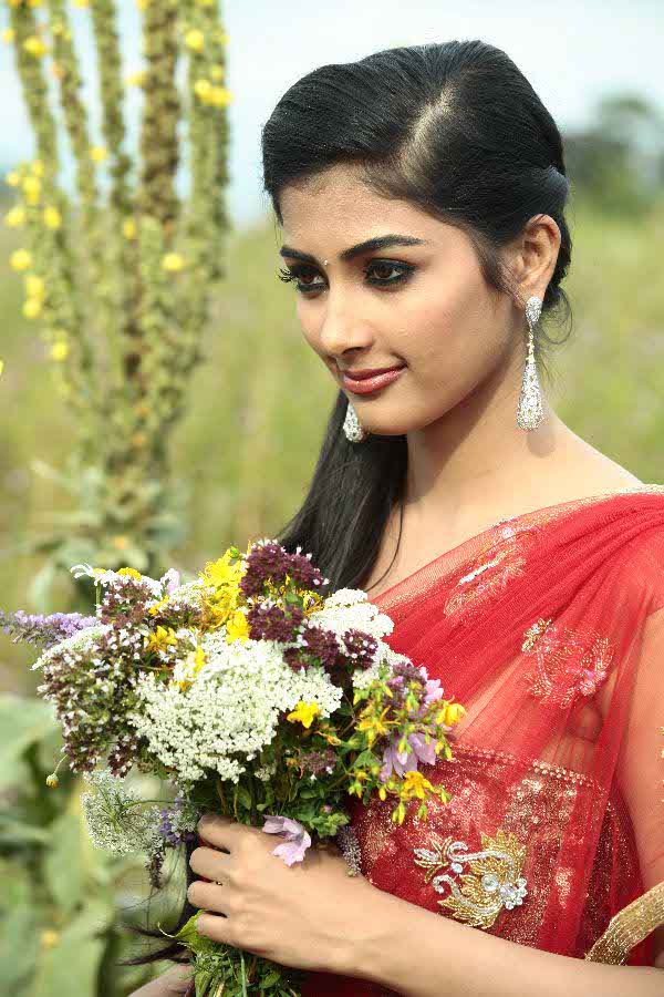 Heroine Pooja Hegde Latest Still