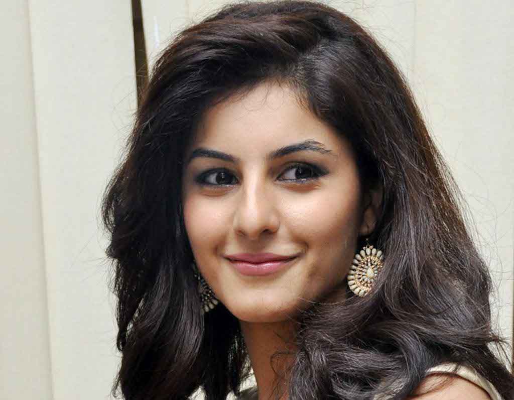 Isha Talwar Biography